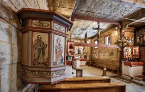 Zdjecie przedstawiajace wnętrze kościoła św. Leonarda w Lipnicy Murowanej