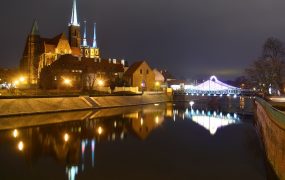 Ostrów Tumski we Wrocławiu nocą