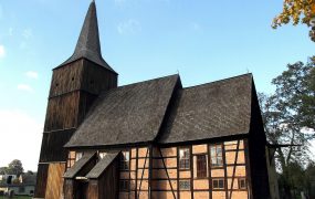 Zwiedzamy kościół drewniany w Klępsku